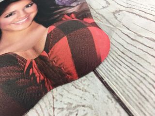 Twin peaks restaurant 3d boobs breasts hooters burnette girl mousepad promo 4