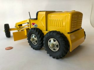 Vintage Structo Road Grader,  Yellow Pressed Steel Great Awesome 4