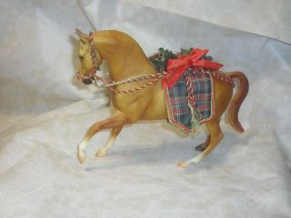 Breyer Horse Traditional 2000 Season Greetings Hunt Horse Christmas Release