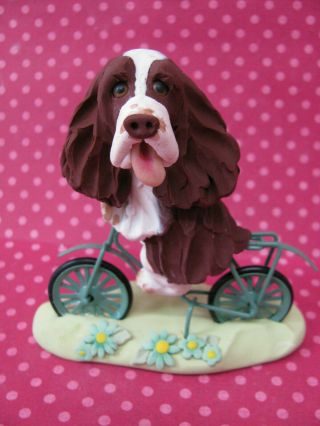 Handsculptedl/w English Springer Spaniel Bicycle Ride Figurine
