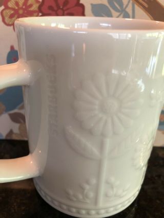 Starbucks White Embossed Daisy Flowers 12 oz Ceramic Coffee Tea Mug EUC 2
