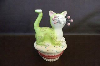 Amy Lacombe Whimsiclay Ceramic Cupcake Cat (14t035)