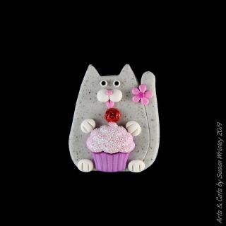 Small Gray Speckled Kitty Cat,  Cupcake & Flower Summer Fun Pin - Swris