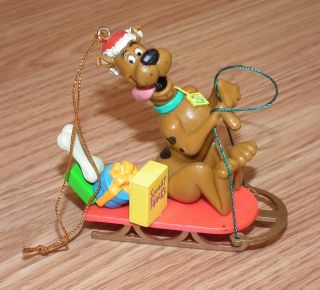 Repair 1998 Hanna - Barbera Scooby - Doo On Christmas Sleigh With Gifts Ornament
