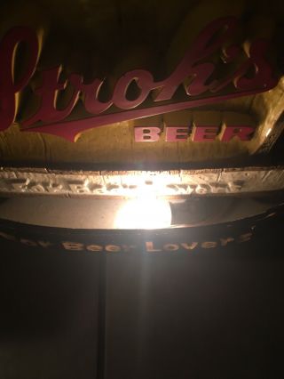 Vintage Strohs Beer Light Up Sign.  Yellow And Gold With Lions On The Side