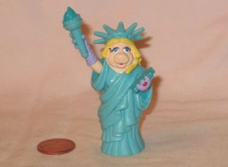 Muppets Miss Piggy As Statue Of Liberty Pvc Figure