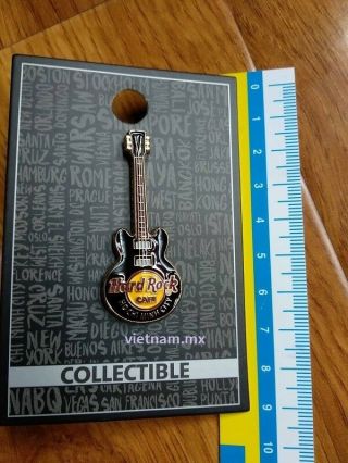 Guitar Classic 3d Black Color Pin,  Hrc Hard Rock Cafe Vietnam Ho Chi Minh City