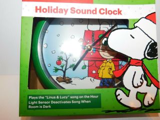 Peanuts Light Sensor Holiday Sound Wall Clock Snoopy Charlie Brown Doghouse