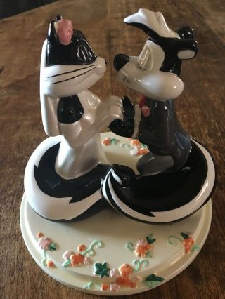 Pepe Le Pew & Penelope Wedding Cake Topper Warner Brothers Store,  1999
