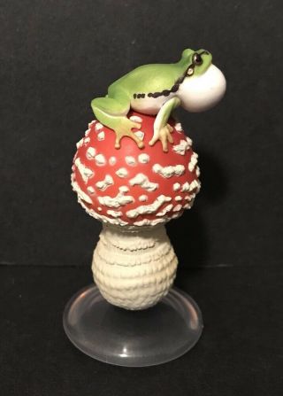 Kitan Club Nature Techni Green Tree Frog On Fly Agaric Mushroom Plant Figure A