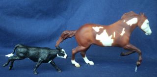 Breyer Wahoo King Classic Roping Horse With Black/white Calf Set