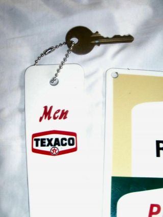 Vintage LQQKING Texaco Men ' s and Ladies Restroom Key Holders and Sign 4