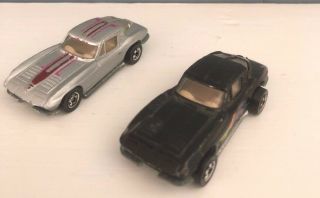 2 Hot Wheels ' 63 Corvette Stingrays 1979 Hong Kong 1 Silver 1 Black Split Window 2