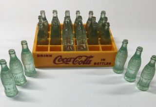 Vintage Coca - Cola - Yellow Case With 24 Removable Bottles (t11)