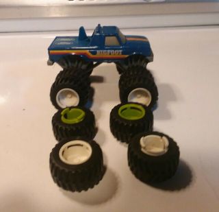 Vintage Hot Wheels BIG FOOT Ford Pickup Truck with 6 extra wheels 2