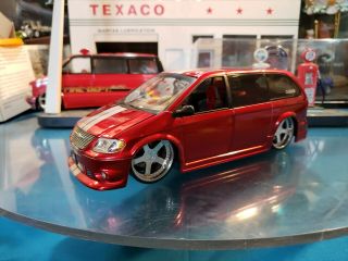 Dub City 1:24 Jada Toys Chrysler Town & Country Red Die Cast Metal