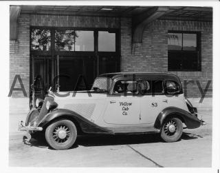1934 Studebaker Commander Taxi/taxicab,  Yellow Cab,  Factory Photo (ref.  90970)