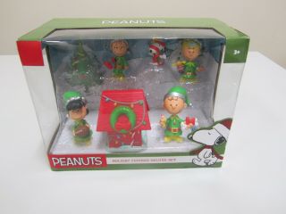 Peanuts Snoopy Holiday Deluxe Set Figures