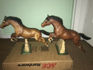 Breyer Vintage Bay Jumping Horses With Walls 3