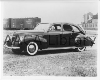 1938 Lincoln Zephyr Fordor,  Factory Photo (ref.  52768)