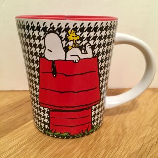 Peanuts Snoopy On Doghouse Mug 16 Oz