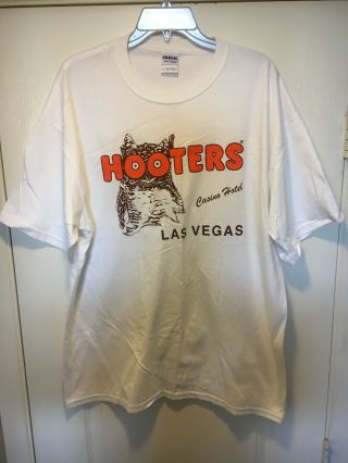 Hooters Casino Hotel Las Vegas Men’s T - Shirt,  Size Xl