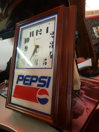 Vintage Pepsi Hanover Quartz Battery Operated Clock Wooden Frame. 5