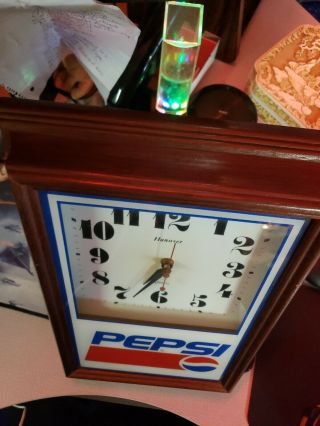Vintage Pepsi Hanover Quartz Battery Operated Clock Wooden Frame. 6