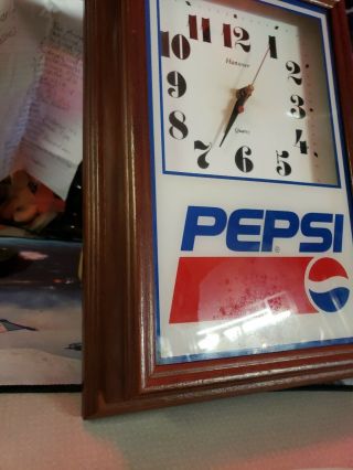 Vintage Pepsi Hanover Quartz Battery Operated Clock Wooden Frame. 7