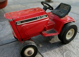 Cub Cadet Model 682 Toy Garden Tractor,  1/16 Scale 1980 5