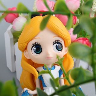 Q posket Characters girl Princess Alice PVC figure 3