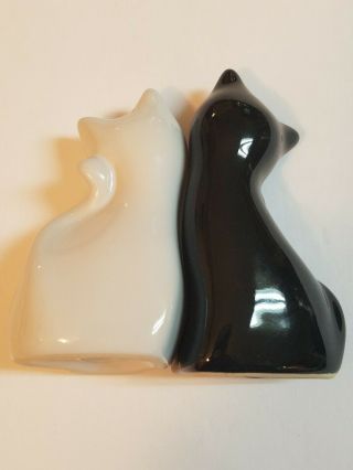 Kitty Cat Salt And Pepper Shakers White Black Set Ceramic Glossy Finish EUC 2