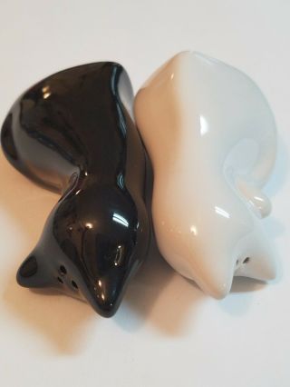 Kitty Cat Salt And Pepper Shakers White Black Set Ceramic Glossy Finish EUC 4