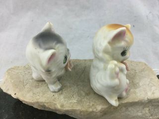 Vintage Pair 2 Small Ceramic Porcelain Playful Cat Kitten Figurines Japan 5