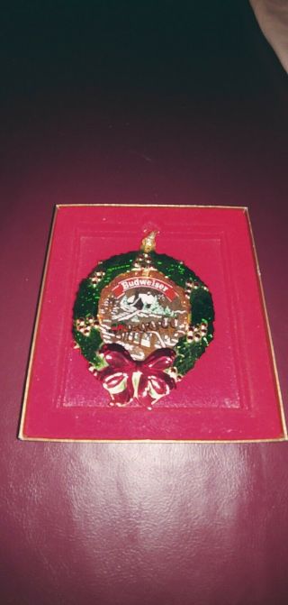 Budweiser Christmas Ornament Gold Toned Metal Red/grén Wreath Nib
