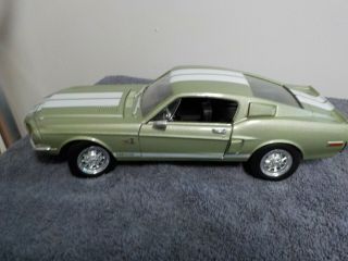 Road Legends Die - Cast 1:18 1968 Ford Shelby Gt 500kr