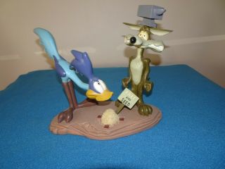 1995 Tm Warner Bros Wile E Coyote Roadrunner 3d Bobble Head Figurine Funny
