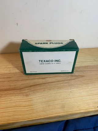 RARE VINTAGE OLD STOCK COMPLETE BOX OF TEXACO GASOLINE SPARK PLUGS 8F - 9P GAS 7