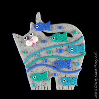 Standing Gray Speckled Kitty Cat With Blue Turquoise Fish Pin - Swris