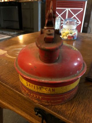 Vintage Eagle Safety Gas Can No Ui - 25 Capacity 1/4 U.  S.  Gallon Usa Red