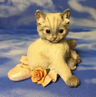 2001 Country Artists Kitten Tales " Kitten W/ Ballet Slipper " Figurine 02224 Euc