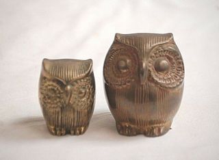 Old Vintage Solid Brass Ribbed Sitting Owl Figurines Shadowbox Shelf A