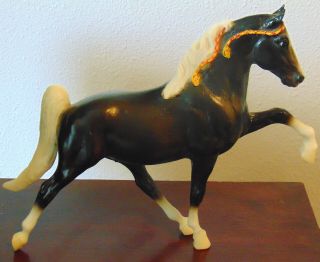 Breyer Model 854 - Memphis Storm - Glossy Charcoal Tennessee Walking Horse -