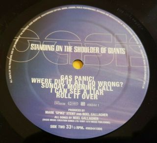 Oasis LP Standing on the shoulder of giants EU 2000 Sony 1st press & insert 6