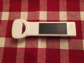Pampered Chef Easy Opener 2590 Bottle And Can White Magnetic Retired 2