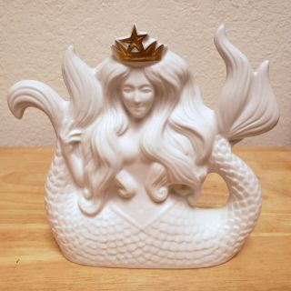 Starbuck’s Siren Sculpture 2016 Limited Edition