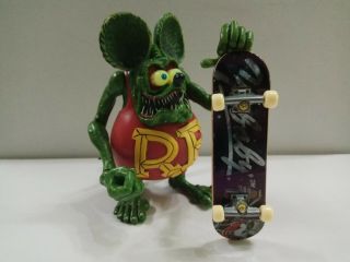 4 " Red Rat Fink Big " Daddy " Ed Roth With Skateboard 02 Figure No Box