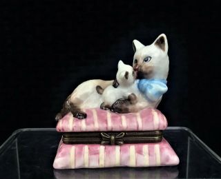 Collectible Siamese Cat Ceramic Trinket Box Cat Overs Look