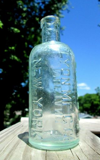 Embossed Mexican Mustang Liniment Lyon Mfg Co.  York Glass Medicine Bottle