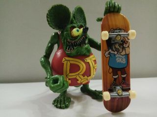 4 " Red Rat Fink Big " Daddy " Ed Roth With Skateboard 03 Figure No Box